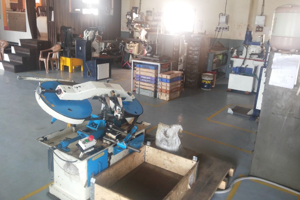 Bandsaw Cutting Machine